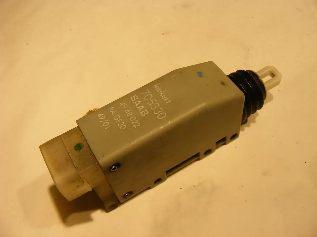 Saab 9-3 Door Central Lock Actuator Front Driver Side 705330 4948022 98 99 00 01 02 Locking 1