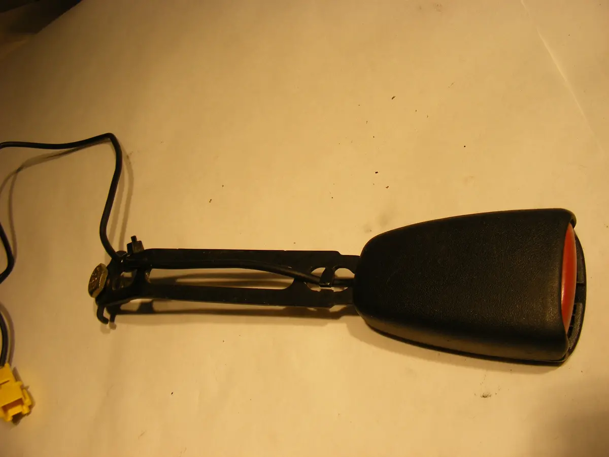 02 03 04 05 06 07 08 09 Saab 9-5 Front Driver Or Passenger Side Seat Belt Seatbelt Buckle Receiver 5203229 1
