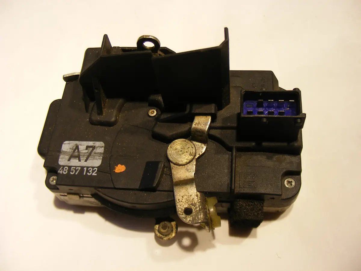 Saab 9-5 Door Central Latch & Lock Actuator Front Driver Side 4857132 98 99 00 01 02 03 04 05 06 07 08 09 Kiekert 1