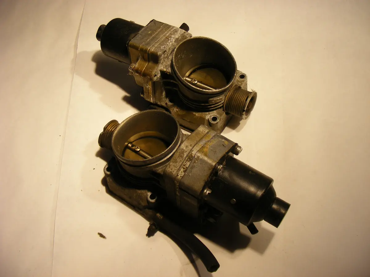 1988-94 Bmw M70 V12 750Il 850I 850Csi Electronic Throttle Body Pair 0205003001 1736856 1