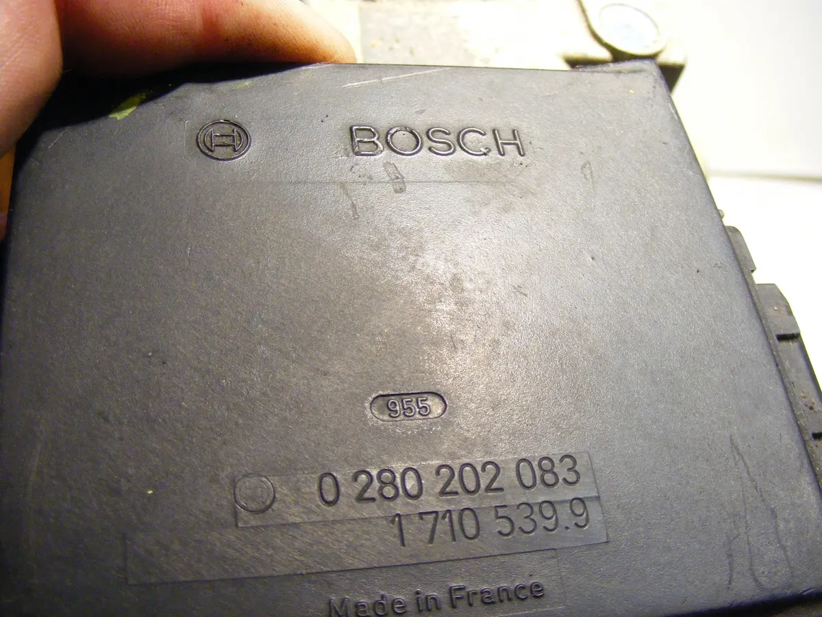 Bmw 635Csi 535I 735I 528 Mass Air Flow Meter Sensor Bosch 0280202083 17105399 2