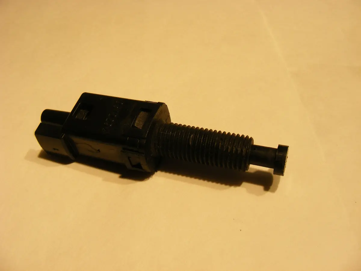 Saab 900 9000 Classic Cruise Control Pedal Release Contact Switch Turbo Spg 9512294 1