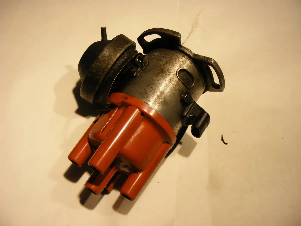 Saab 900 Turbo 8 Valve Ignition Distributor 81 82 83 84 0237026006 Bosch 0 237 026 006 1
