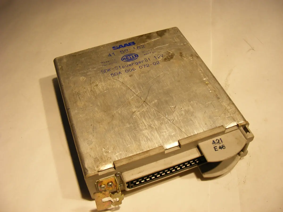 Saab 9000 Turbo / Aero Traction Control Module Ecu Tcs Ets 4159182 / 30547249 Hella 5Da00607202 1