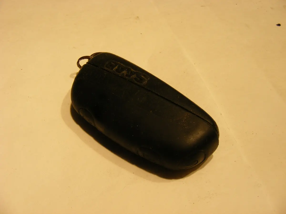 Saab 9-3 93 9-5 95 Banana Remote Control Transmitter Keyless Entry 99 00 01 02 03 04 05 8549834 4711974 4711966 1