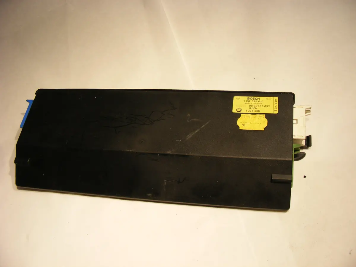 Bmw E32 7 Series E34 5 Series Oem Control Unit For Heater / Ac Air Conditioning <06/1990 735I/Il 740Il 750Il 525 535, & M5 1137328010 Behr 90901103052 1