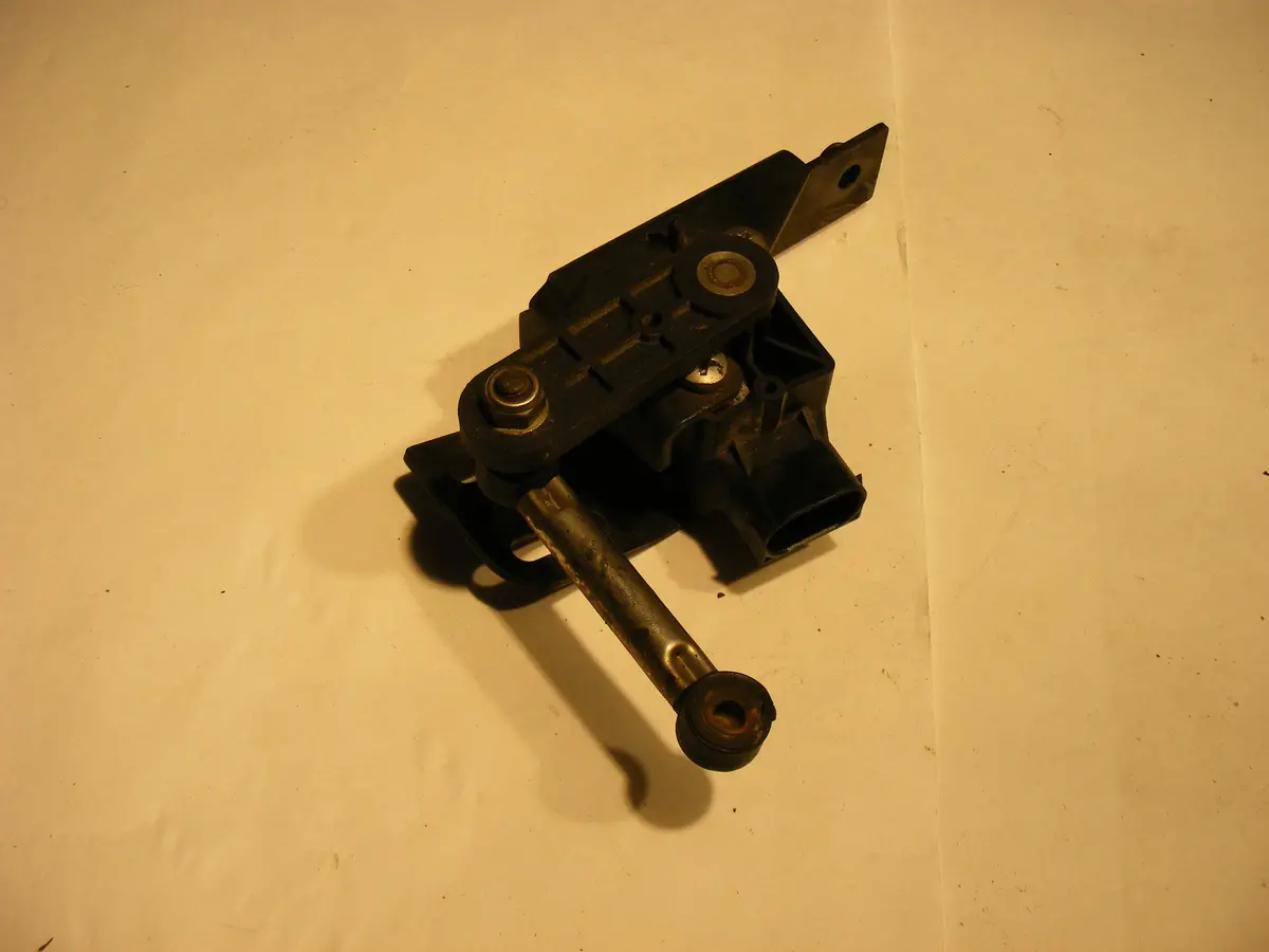 Saab 9-5 Head Light Xenon Center Of Gravity Level Sensor Front 5409511 / 83504591 / 12783353 / 5287016 2