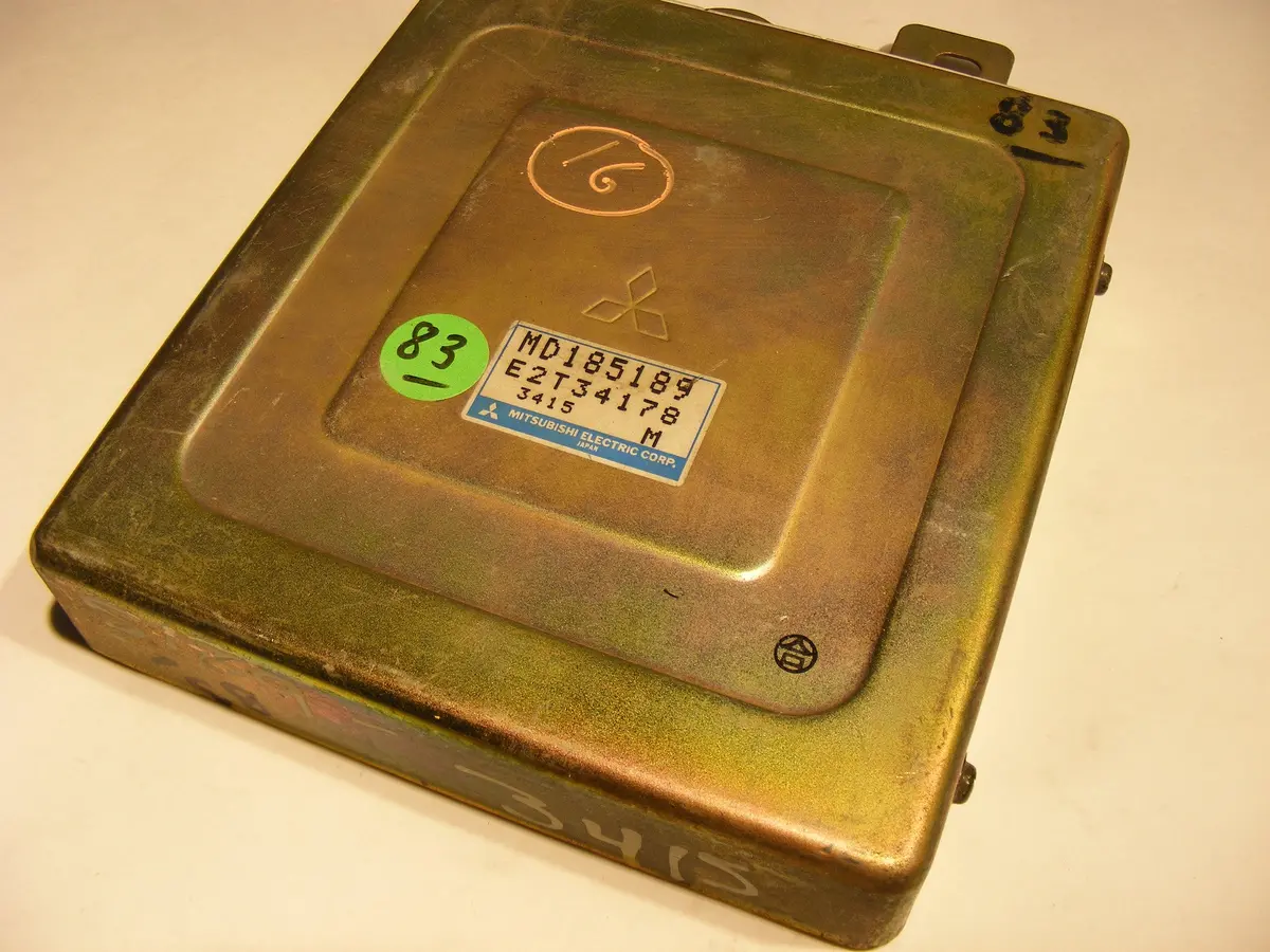 93-94 Md185189 Dodge D-50 2.4L Ecu Ecm Pcm Mitsubishi Mighty Max 2.4 E2t34179 Control Unit 1