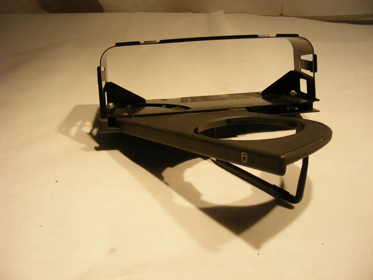 Saab 9-3 Hatchback / Convertible Dash Board Console Cup Holder 99 00 01 02 03 4707303 400126488 1