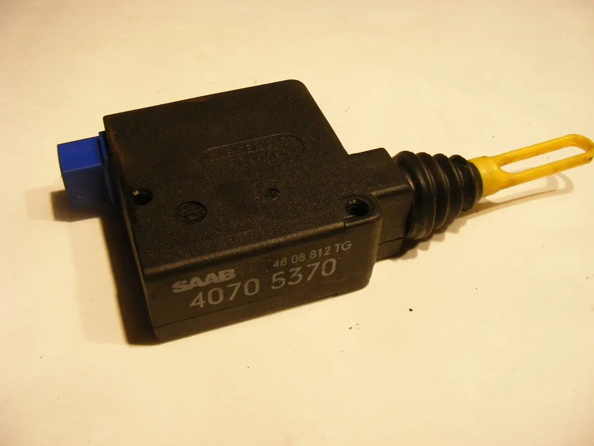 Saab 9-5 40705370 4808812 Sedan Trunk Central Latch & Lock Actuator 98 99 00 01 02 03 04 05 06 07 08 09 Kiekert 1