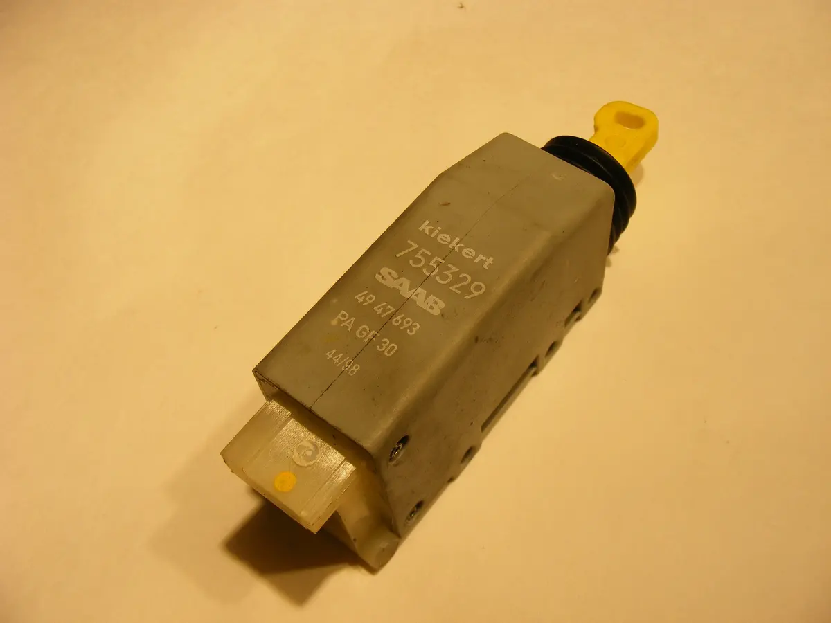 Saab 9-5 4947693 755329 Wagon Trunk Central Latch & Lock Actuator 05 06 07 08 09 Kiekert 1