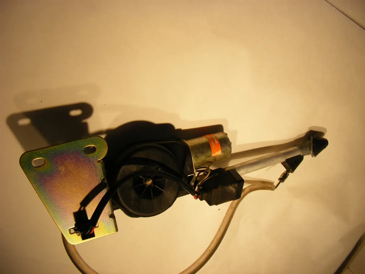 Saab Ng 900 Se Turbo / 9-3 Hatchback Radio Power Antenna Mast + Motor Assembly 4232831 / 5035951 1