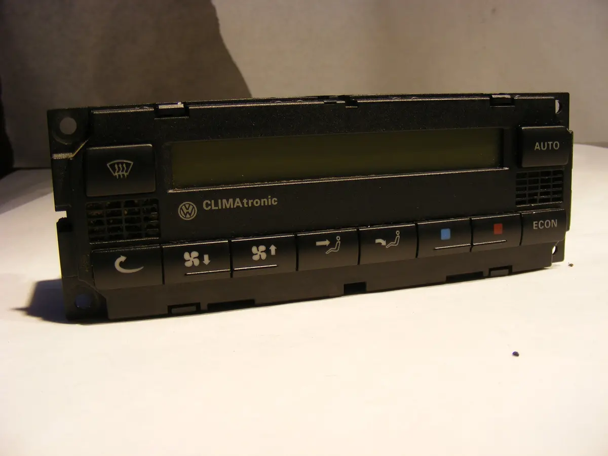 Vw Golf R32 Climatronic Automatic 5Hb00761710  / 3B1907044b Mk4 Climate Control Panel Heat Ac Oem 00 01 02 03 04 05 1