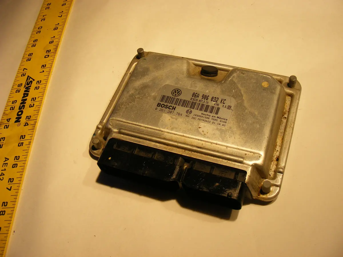 Vw Volkswagen Beetle 2003 At 2.0L Ecu Bosch Engine Control Computer 06A 906 032 Kc 0261207764 1