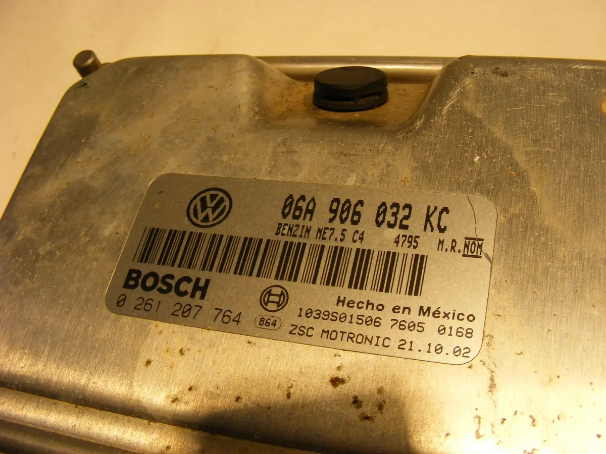 Vw Volkswagen Beetle 2003 At 2.0L Ecu Bosch Engine Control Computer 06A 906 032 Kc 0261207764 2