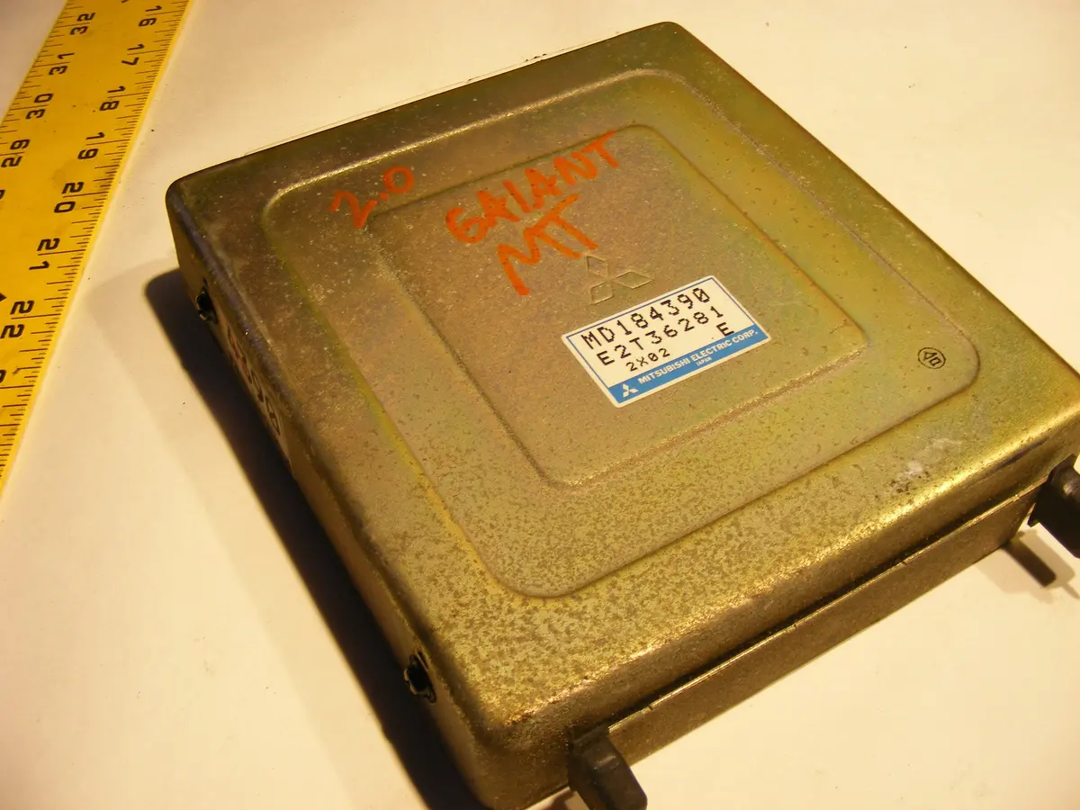 Mitsubishi Oem 1993 Galant Ecm Ecu Md184390 E2t36281 Engine Computer Module 1