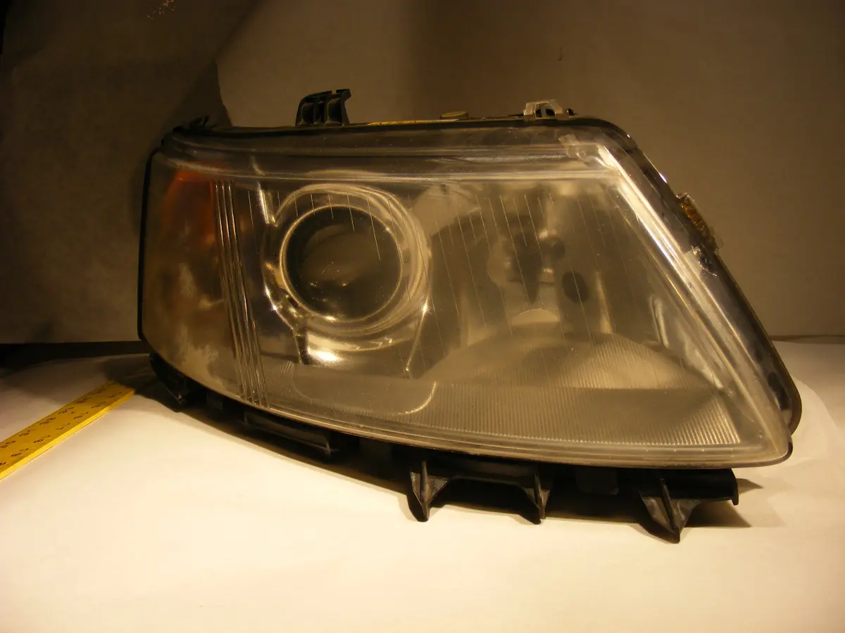 Saab Headlight Assembly Passenger Side Hid Xenon Genuine Saab 12797393 12790592 008319501 With Control Module Bulb & Ballast 1