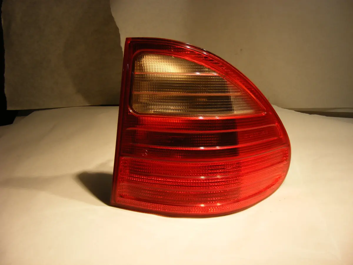 Mercedes W210 Wagon Right Side Tail Light 2108205064 E300 E320 E430 E55 1998-99 1