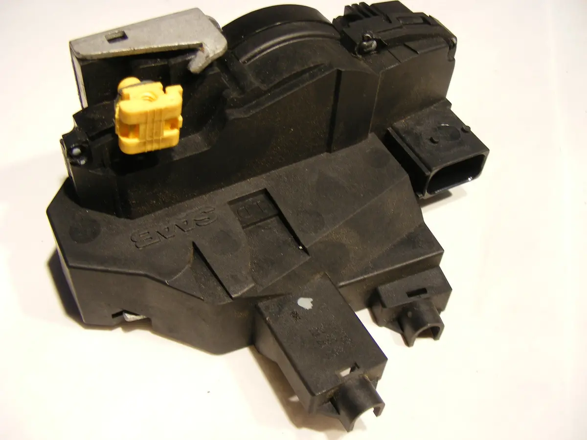 Saab 9-3 93 Door Latch / Locking Actuator (Front ,Rh) Passenger 12785542 12785543 12786421 12791475 12802246 12802247 12802248 1