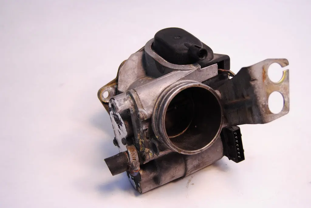 Saab 9000 Turbo / Aero Electronic Throttle Body Tsc 8822348 9109075 92 93 94 95 1