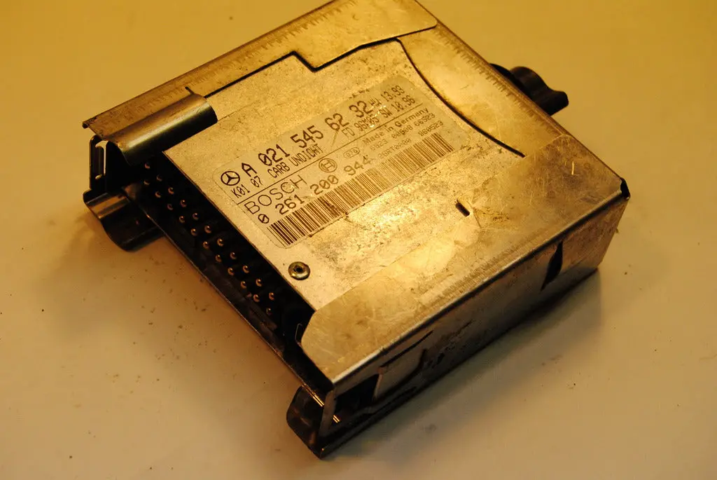 Mercedes 96 W202 C280 K01 07 Carb Undicht Relay Control Unit 0261200944 / A0215456232 M17 1