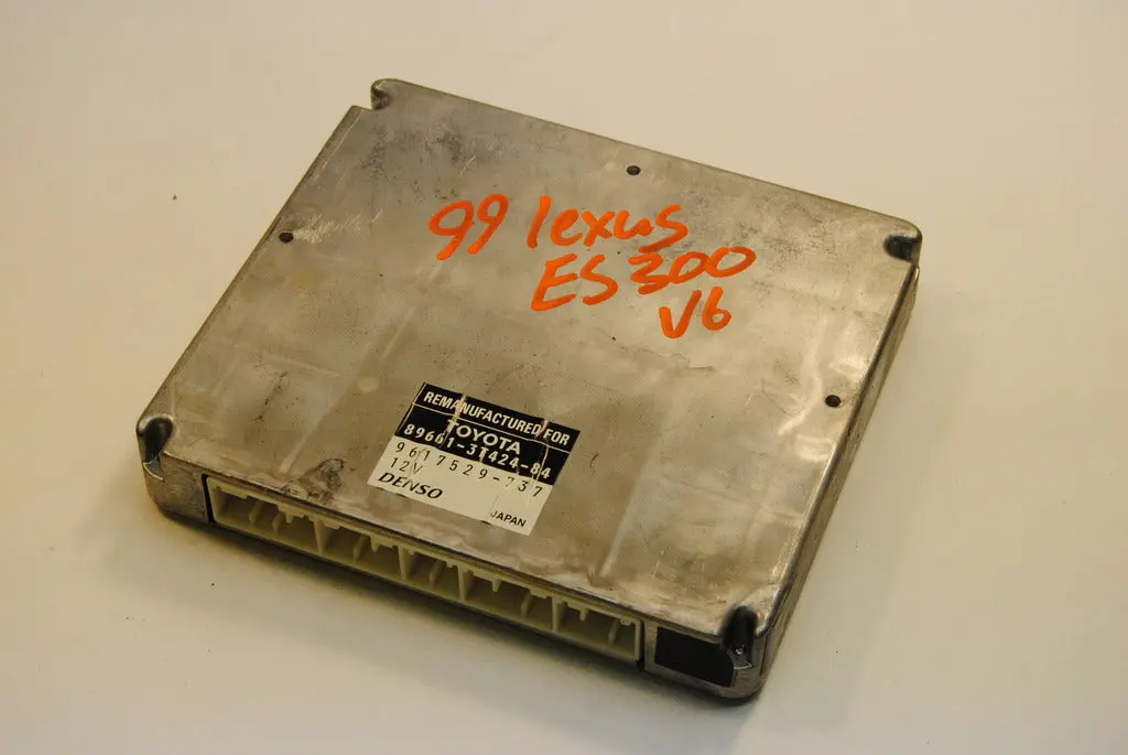 Lexus Es300 / Toyota Camry 98 1998 99 1999 Engine Ecu Ecm Pcm Engine Control Computer 89661 3T424-84 Denso 1