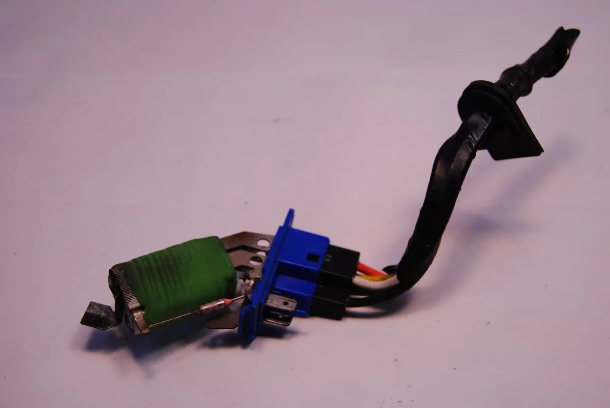 Saab 900 9-3 Blower Motor Speed Regulator Resistor - For Manual Climate Control Cars - With Wire! 4758272 1