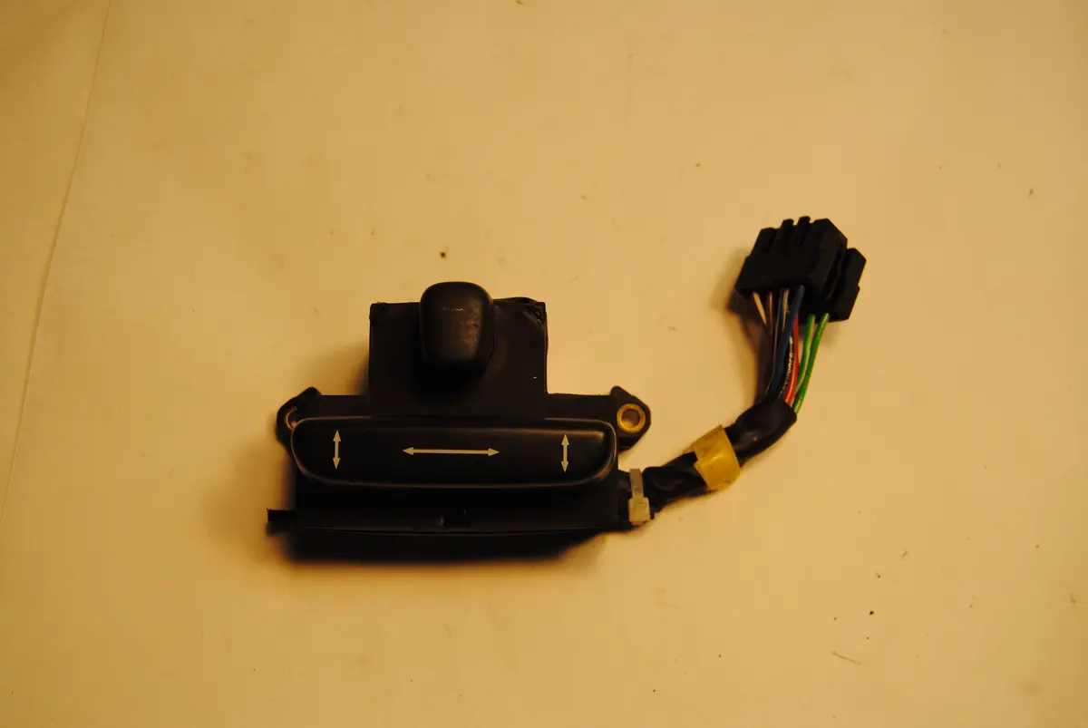 Saab 900 / 9000 Right Front Passenger Non Memory Power Seat Switch 4495396 94 95 96 97 98 1