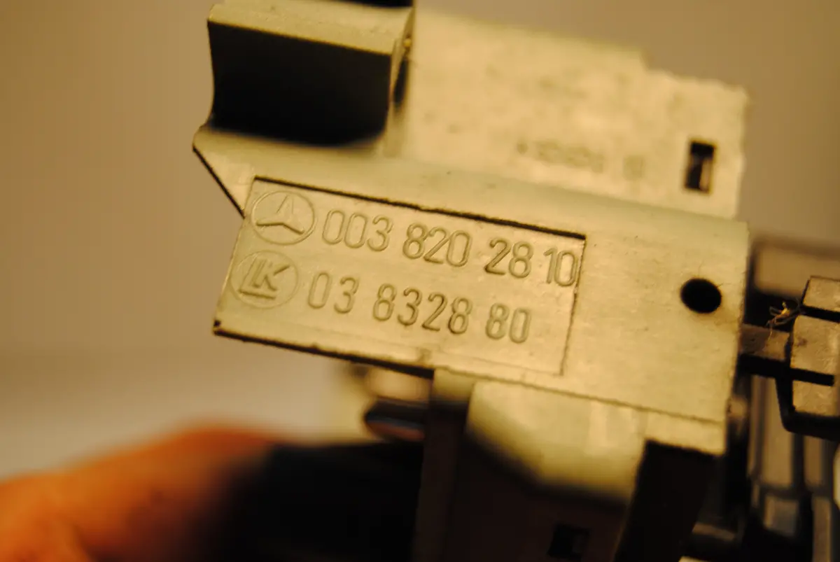 Mercedes W126 560Sel 560Sec 420Sel 300Se Right Front Passenger Power Seat Switch 0038202810 / 03832880 2