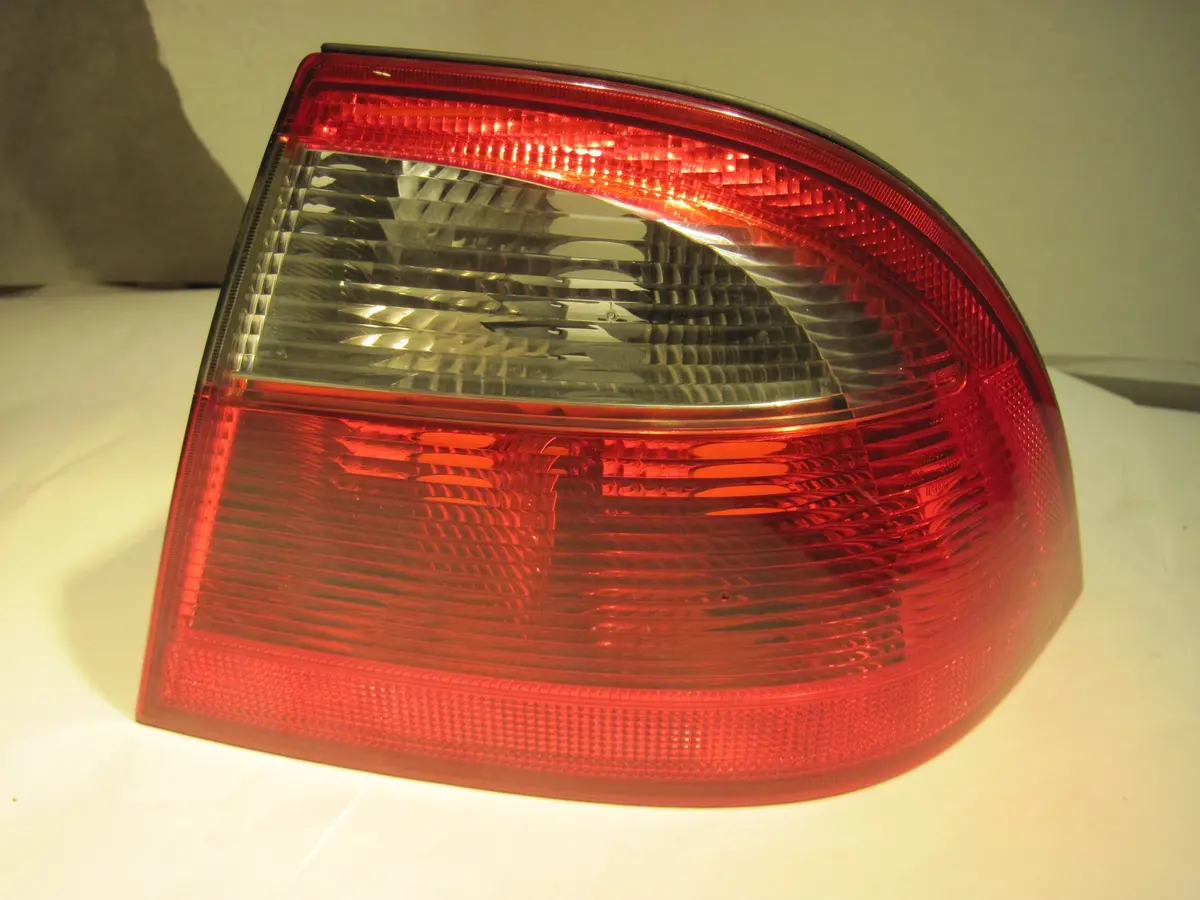 Saab 9-5 Sedan Tail Light Brake Lamp 5142203 Rh Passenger Side Outer 02 03 04 05 1