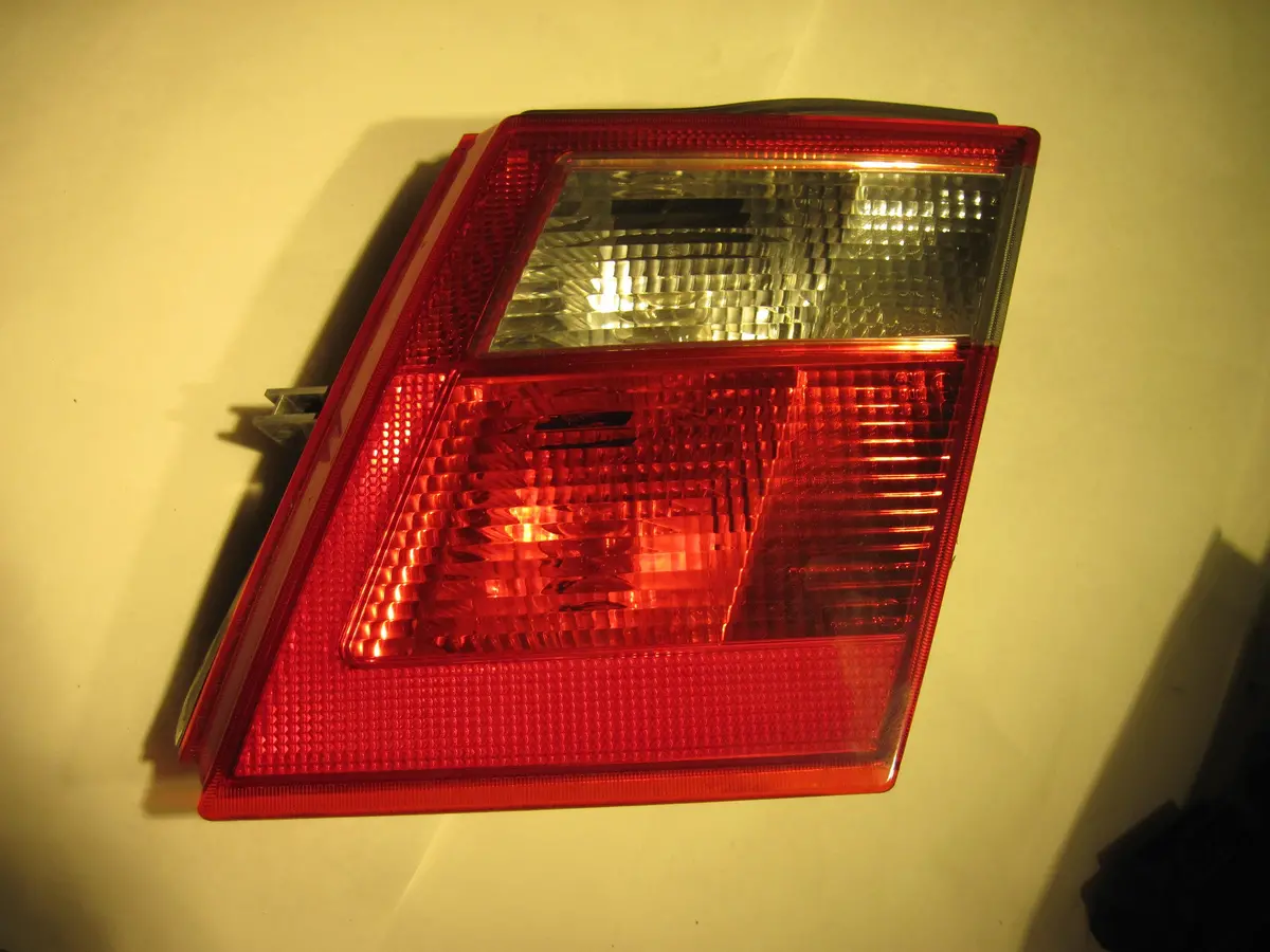 Saab 9-5 Sedan Tail Light Brake Lamp 5404611 Rh Passenger Side Inner 02 03 04 05 1