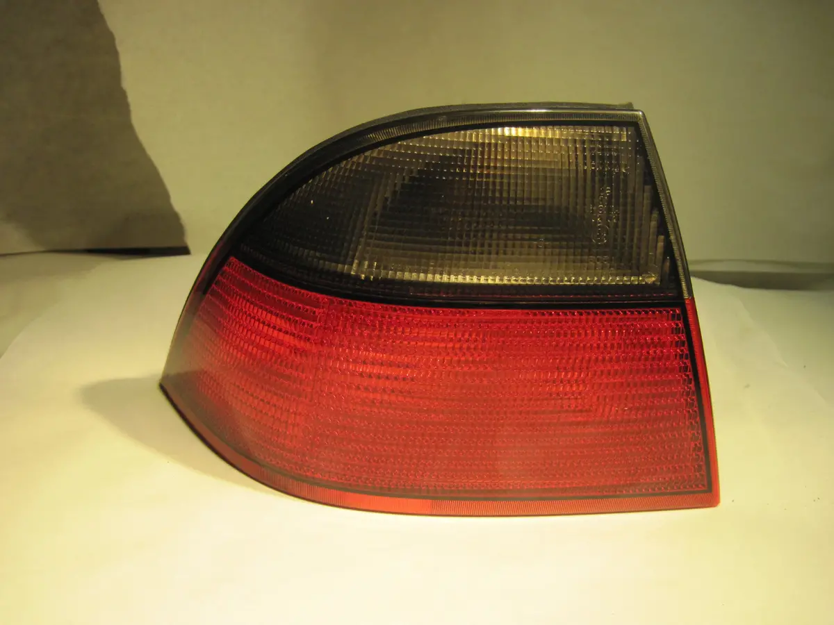 Saab 9-5 Sedan Tail Light Brake Lamp 4677035 Lh Driver Side Outer 98 99 00 01 1