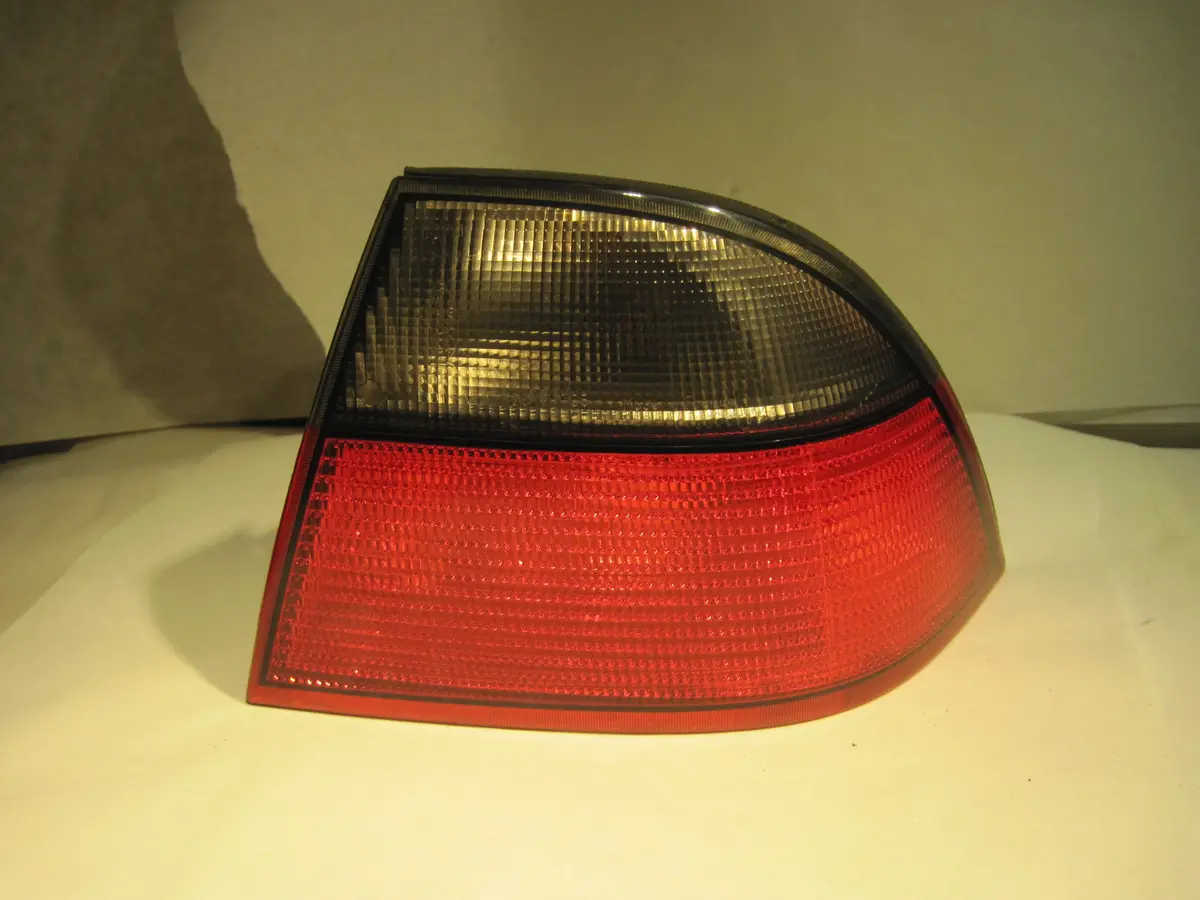 Saab 9-5 Sedan Tail Light Brake Lamp 4677043 Rh Passenger Side Outer 98 99 00 01 1