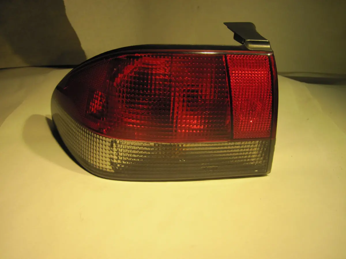 Saab 900 Convertible Tail Light Brake Light 4468351 4480810 Lh Driver Side 95 96 97 98 1