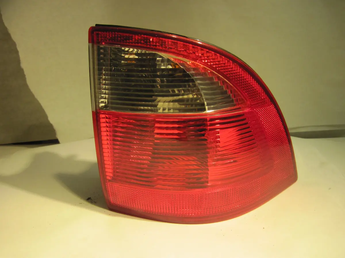 Saab 9-5 Wagon 5-Door Tail Light Brake Lamp 5142260 Rh Passenger Side Outer 02 03 04 05 1