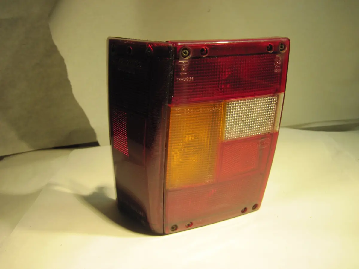 Land Rover Range Rover Classic Lh Driver Side Tail Light Assembly 87 88 89 90 91 92 93 94 95 1
