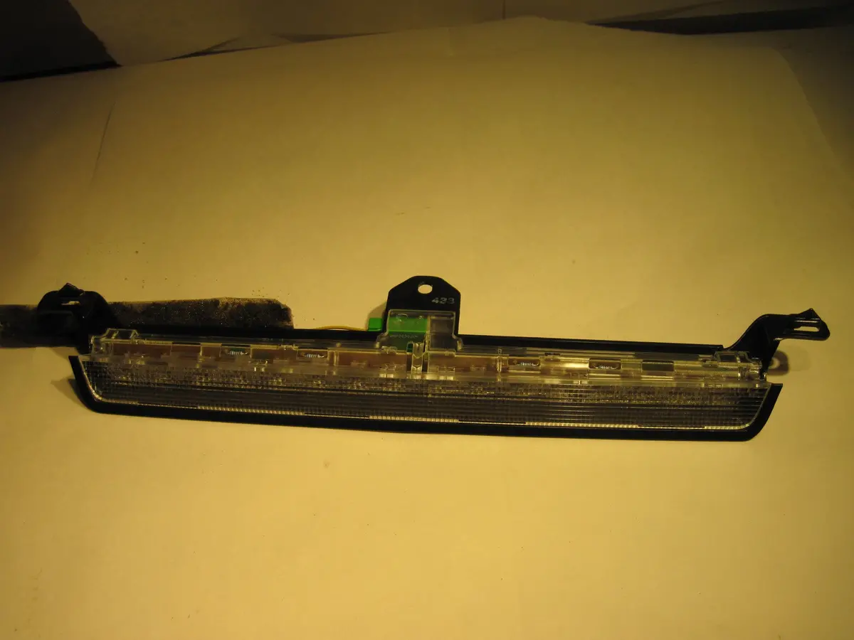 Volvo Wagon 9154505 / 8658948 V70 Xc70 01-07 High Mount Led 3Rd Brake Light Oem 1
