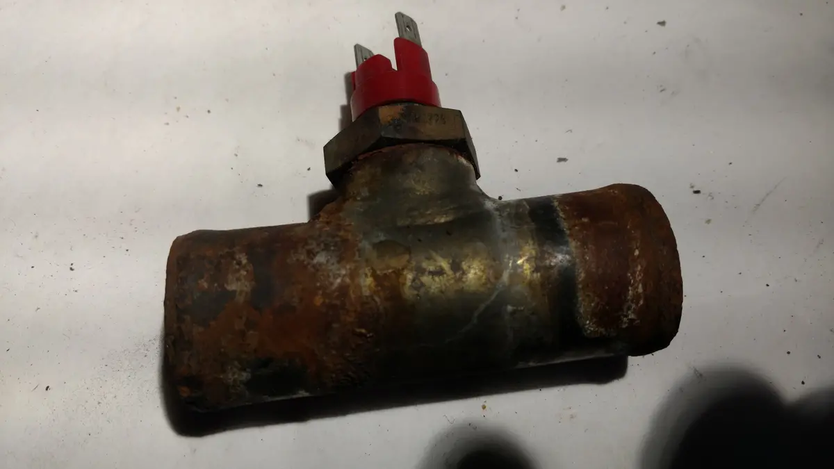 Saab 900 Classic Ac High Temp Cut Off Switch Pipe Elbow 7576960 9332826 1