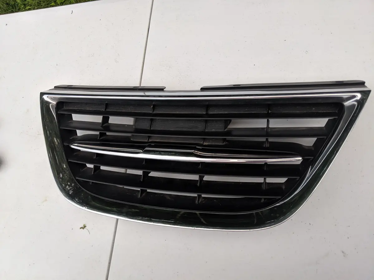 2005-2006 Saab 9-2X Center Grille 32009170 Grill Assembly 2