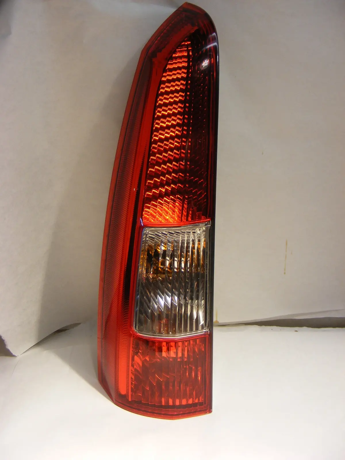 Volvo V70 Xc70 Wagon 9154493 Left Hand Driver Side Upper Tailight Tail Light Lamp Assembly 01 02 03 04 1