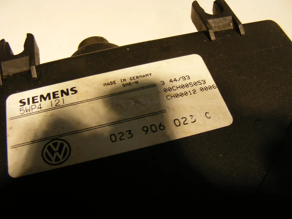 Vw Volkswagen Eurovan 93 1993 T4 Engine Computer Ecu Ecm 023906023C Siemens 1