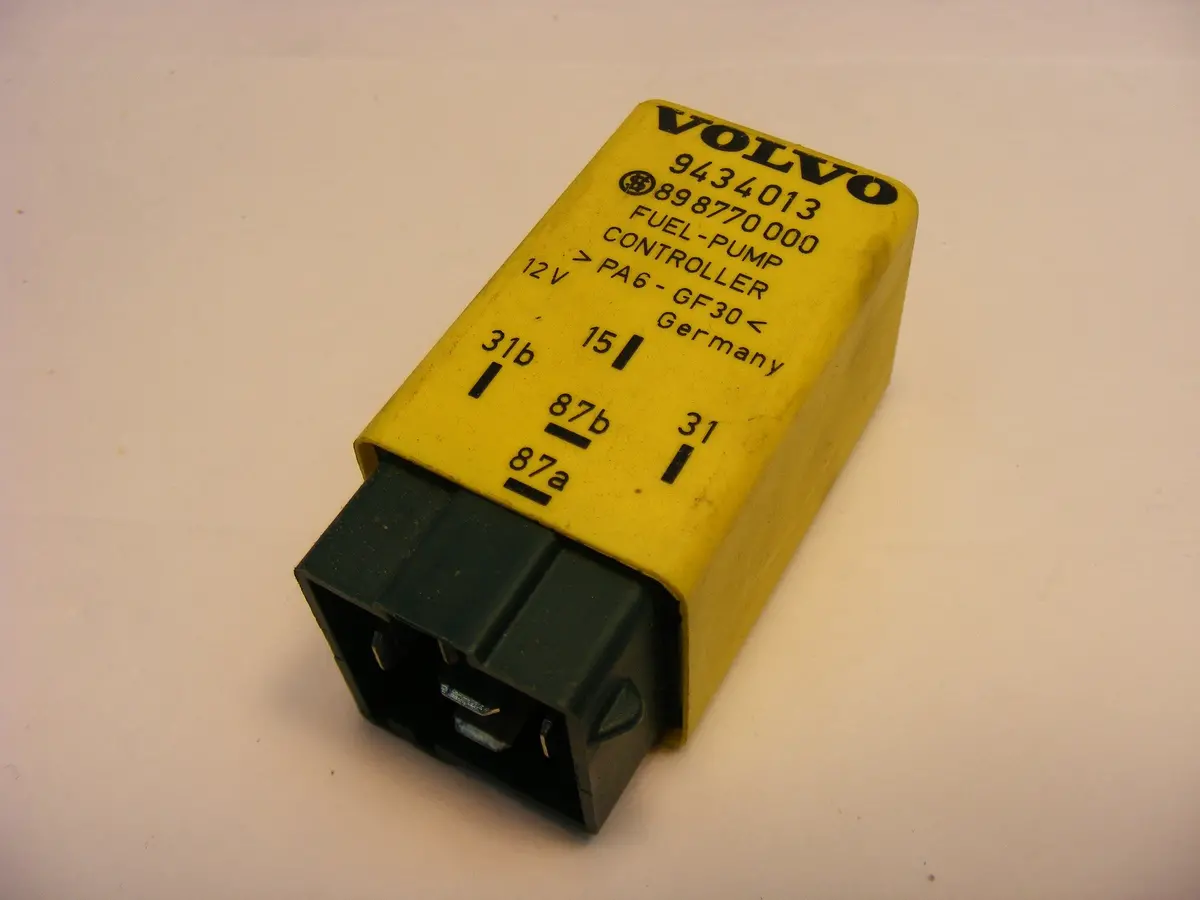 Volvo 850 V70 S70 Primary Fuel Pump Relay Controller Turbo 9434013 / 898770000 1