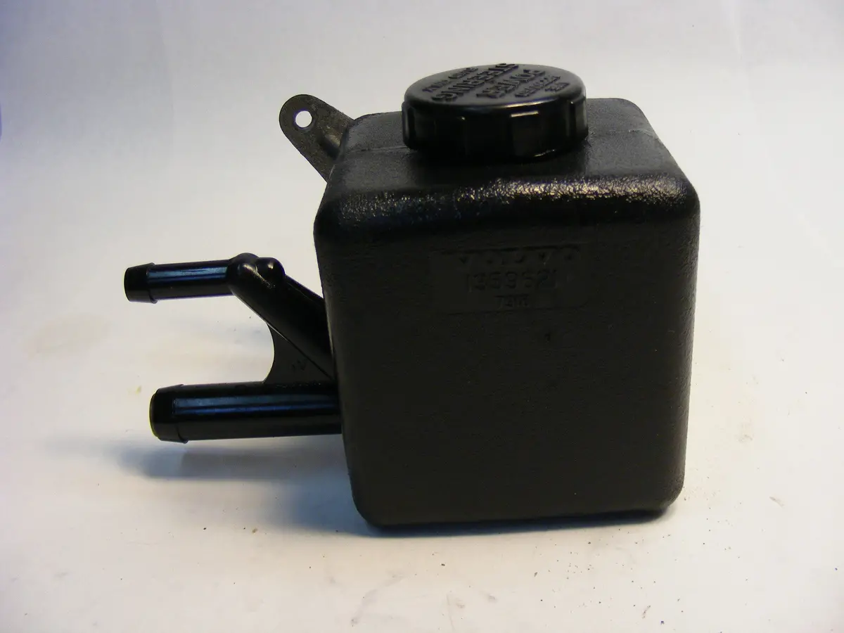 Volvo 740 / 240 Tank / Reservoir - For Power Steering 1359621 /  6819752 1