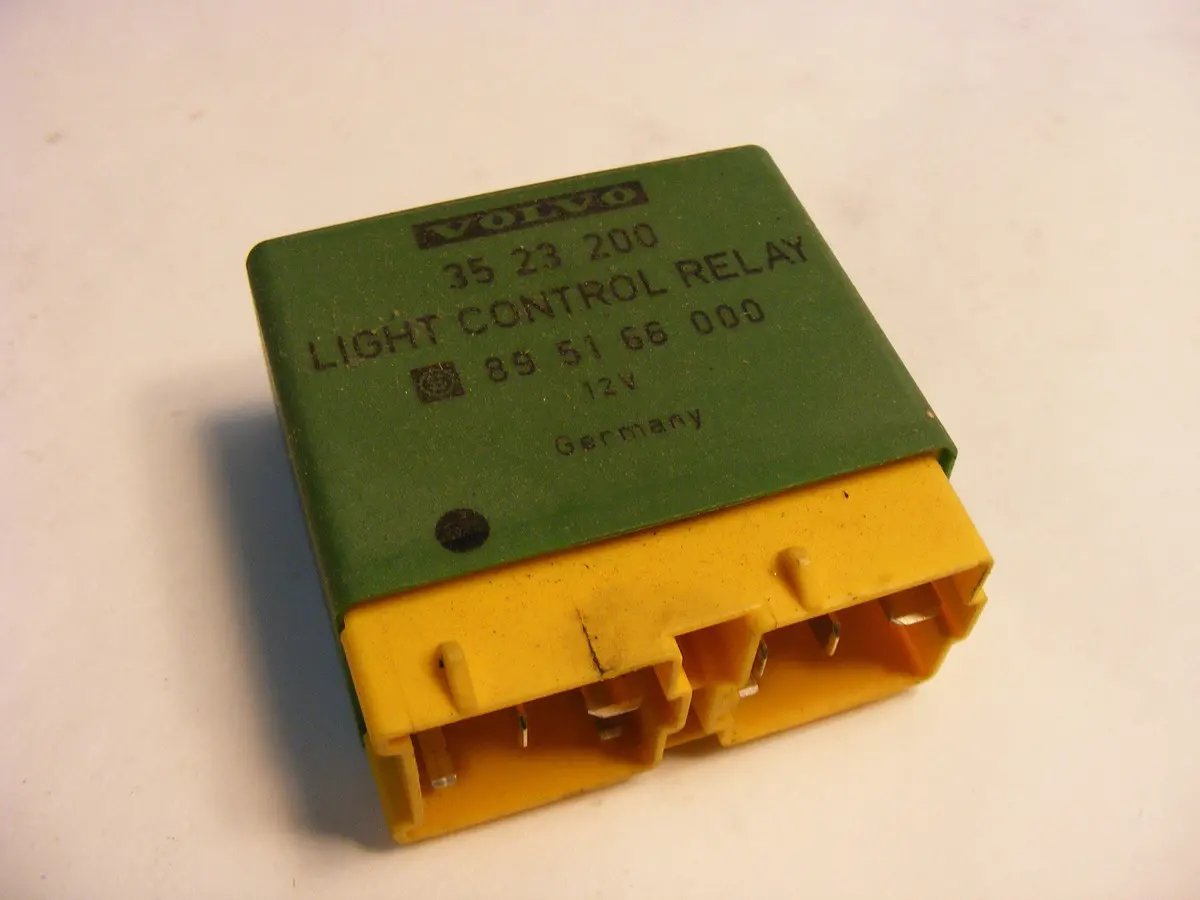 Copy Of Volvo 850 960 Primary Headlight Relay Controller Green 3523200 1