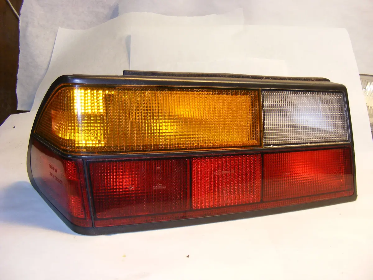 Saab 900 Classic Convertible / 4 D Tail Light 87-93 Turbo Lh Turbo 8585895 1