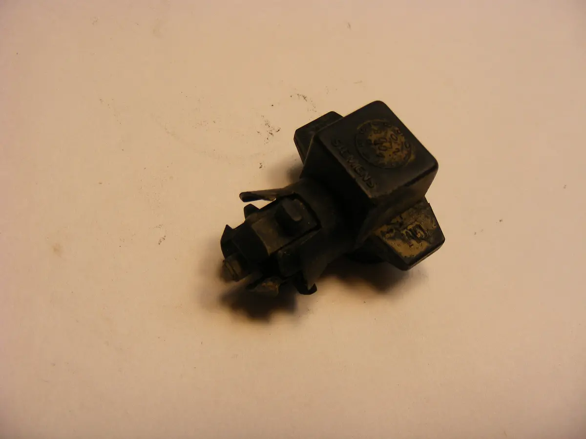 Saab 9-3 9-5 9152245 Outside Air Temperature Sensor Oem Ambient Temp Exterior Sender Sensor 1