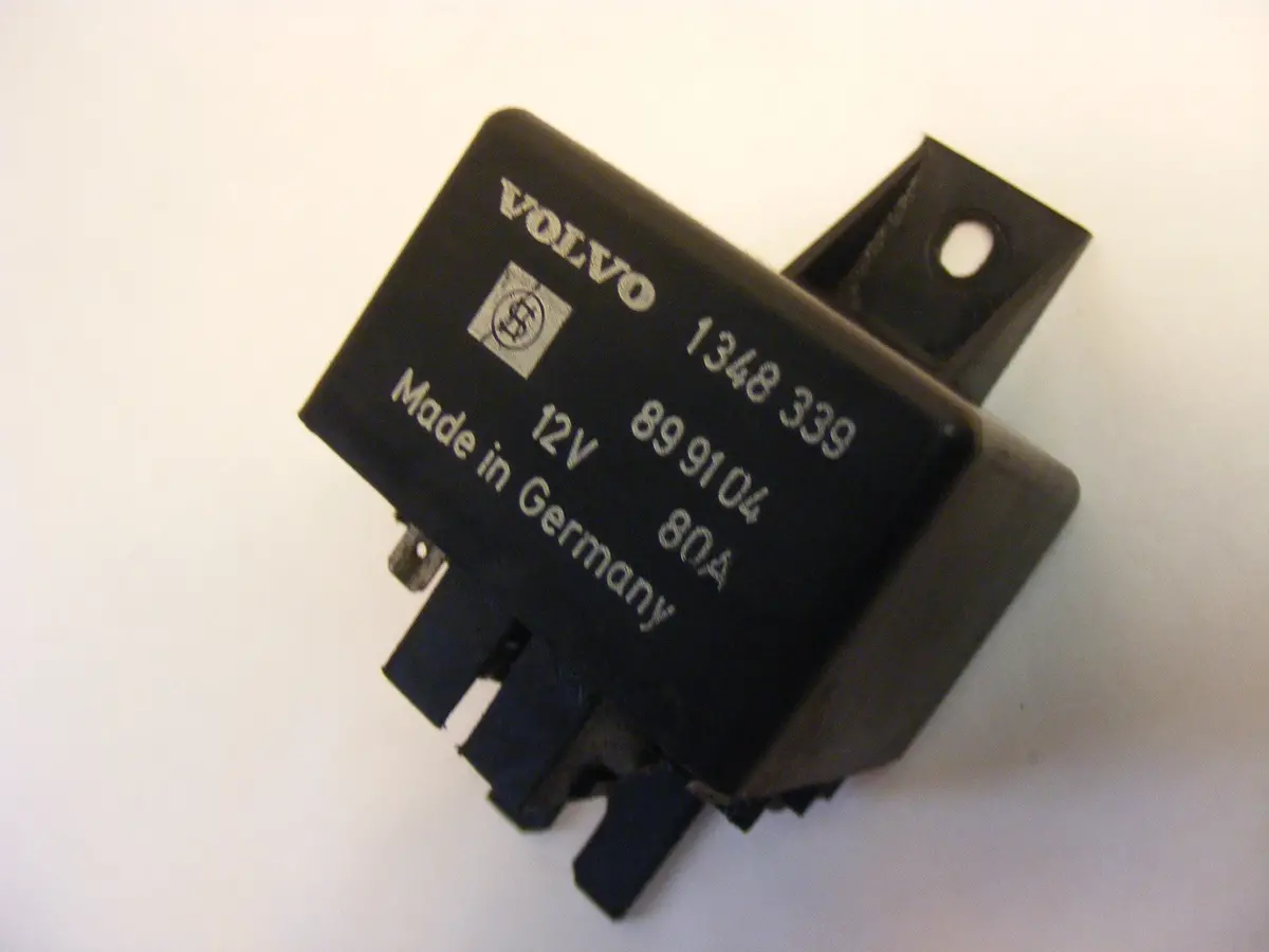Volvo 240 Diesel Glow Plug Relay Control Unit Module 1348339 899104 1