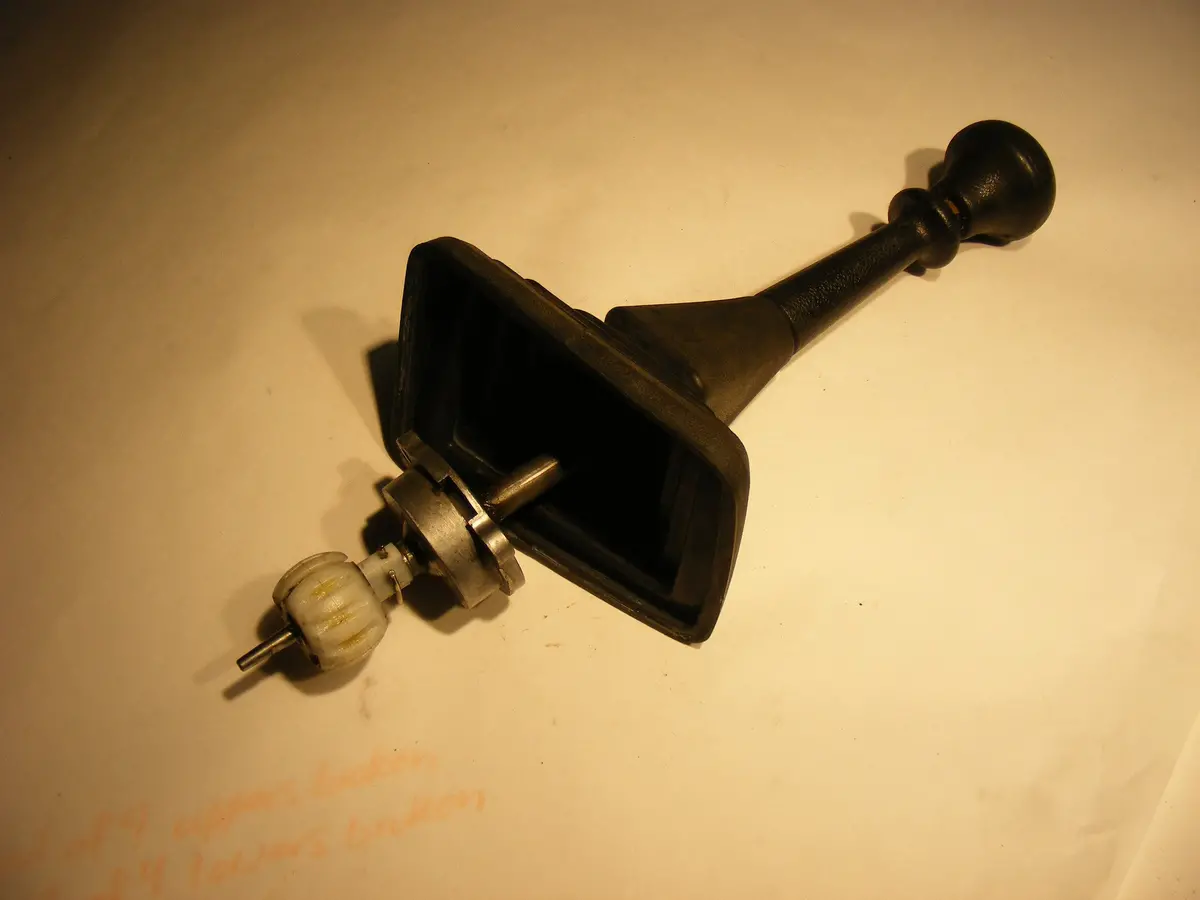 Saab 900 Turbo Rubber Shift Boot W/ Complete Shifter Shift Assembly & Knob Classic Spg Convertible 91 92 93 94 Type 9344300 7544828 4279493 1