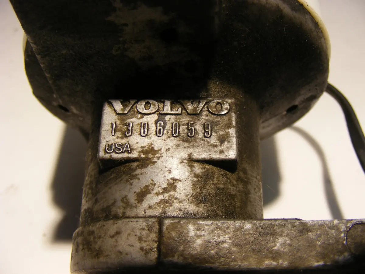 Volvo 240 Chrysler Ignition Distributor 1306059 / 5213065 81 82 83 2