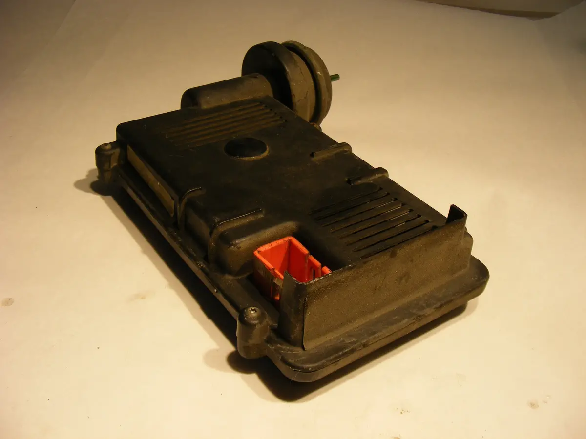 Volvo 240 Chrysler Ignition Control Unit Ecu Computer 1317295 81 82 83 1